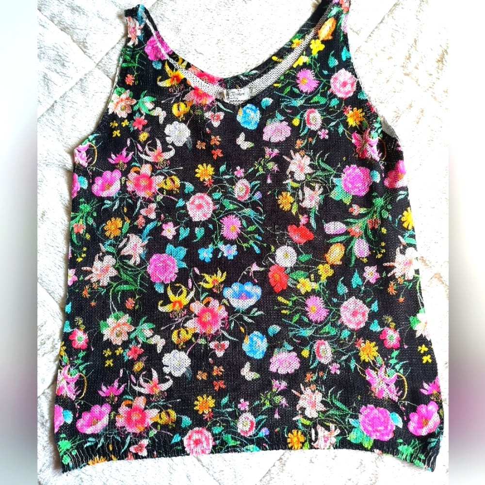Knitted camisole. Size S.
